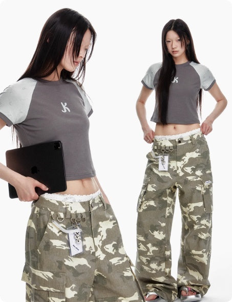 Imiterede sandvaskede og slidte falmede hvide camouflagejeans med mange lommer