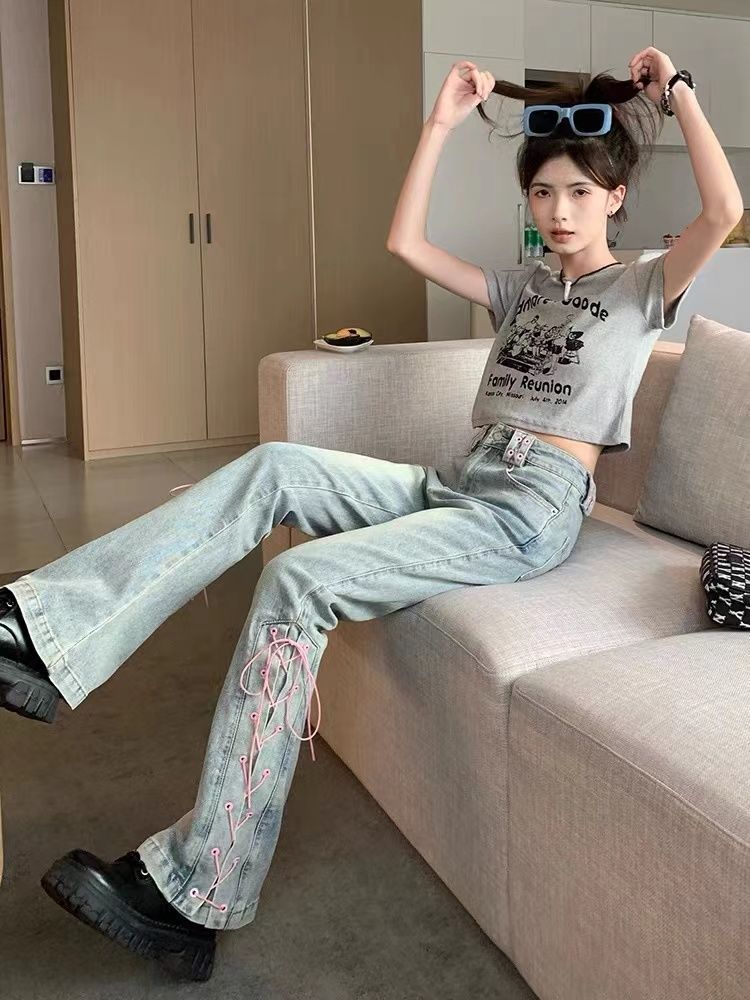 Sommerhøjbuede bukser med snøredesign og smalle slidser og svaj