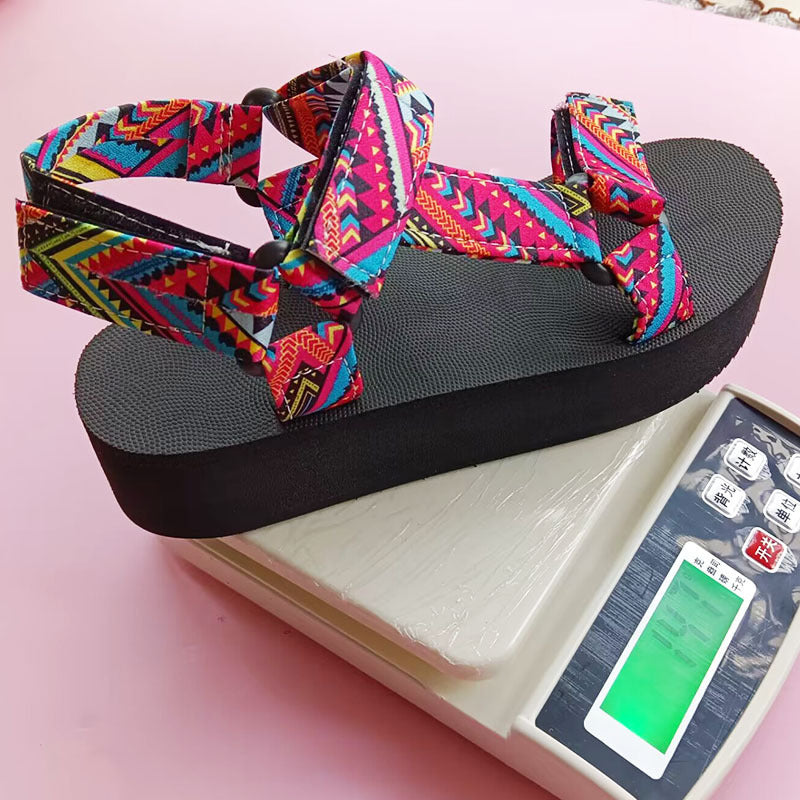 Sandaler med trykt velcrolukning, Etnisk stil til sommer, Tykke flade sandaler, Modne afslappede strandsandaler til kvinder