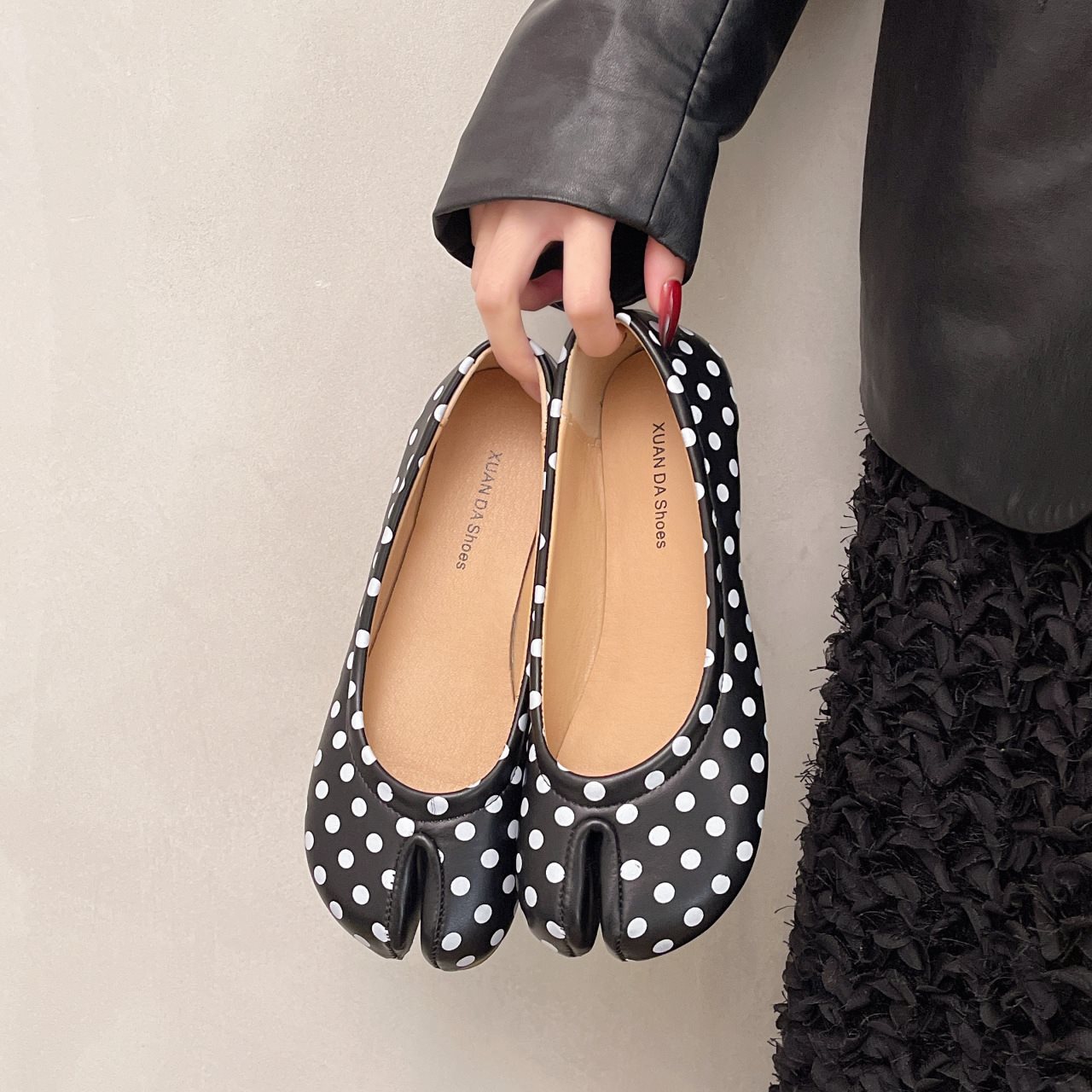 Slide-on Toe-separating Flat Shoes
