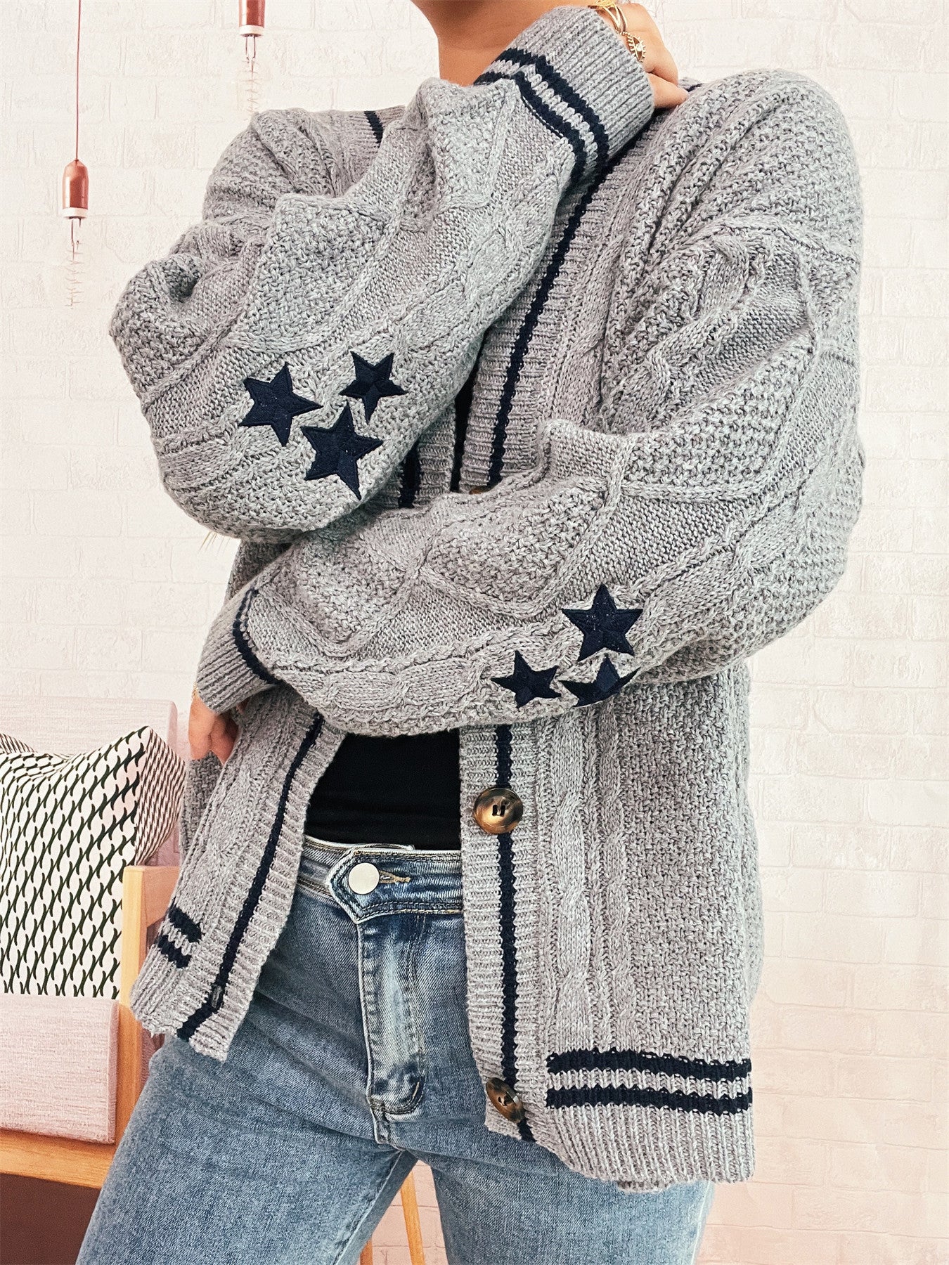 Street Arm Embroidery Knitted Coat V-collar Contrast Color Sweater