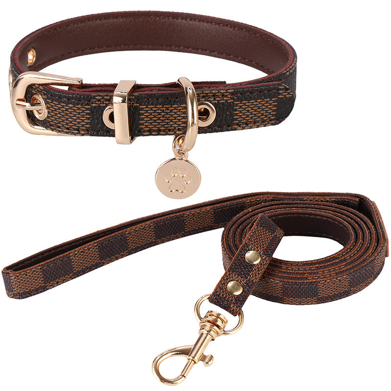 Hand Holding Rope Sets Of Leather Collars For Small Pets