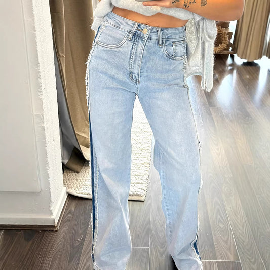 Stilfulde og alsidige distressed straight jeans til damer med kontrastsømme