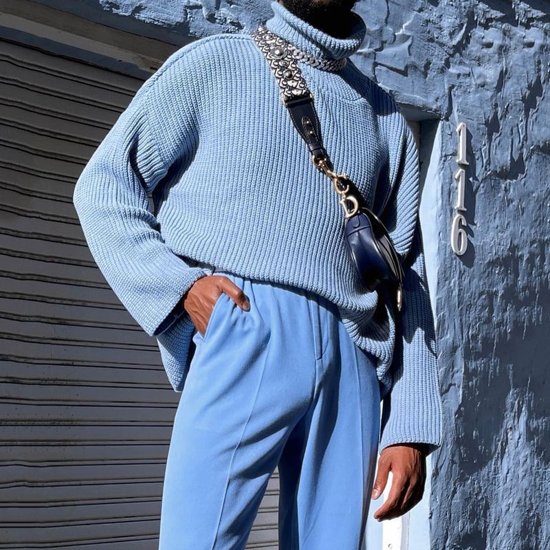 Hvid Slim-fit Sweater med Opretstående Krave, Plysset Trøjejakke