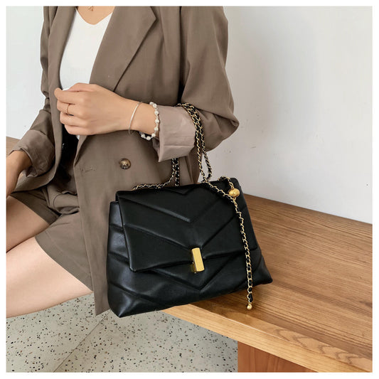 Fashion chain messenger bag