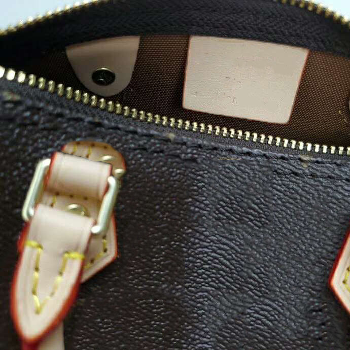 Leather carrying shoulder bag