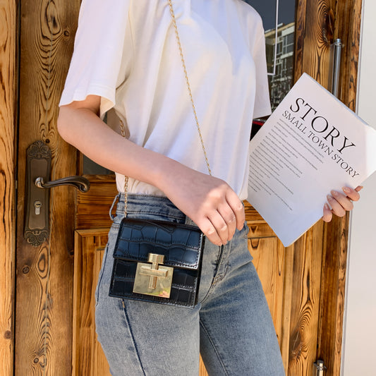 Western chain shoulder bag