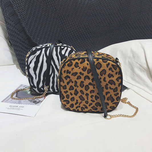 Versatile leopard print shoulder bag