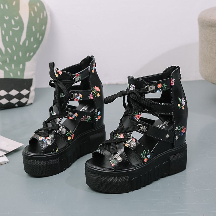 Women's shoes with cross straps