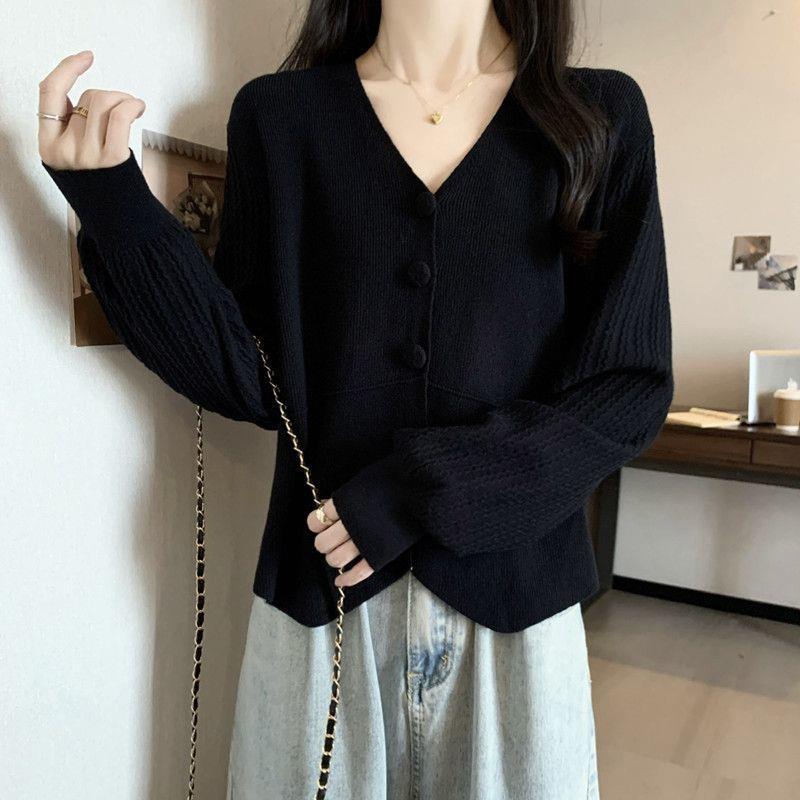 Women's V-neck Soft Slim-fitting Straight Shoulder Knitted Cardigan Top