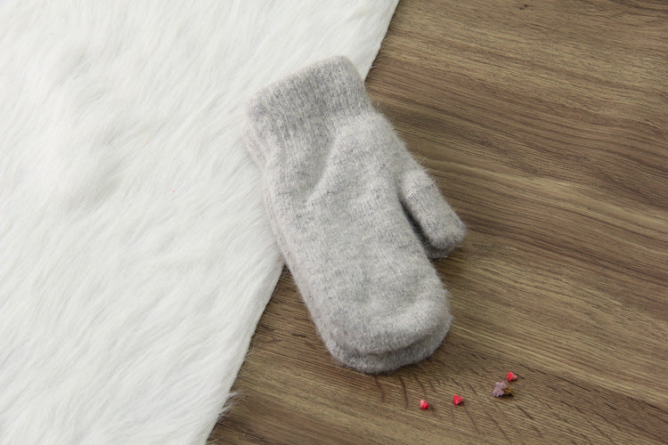 Full finger thick woolen gloves