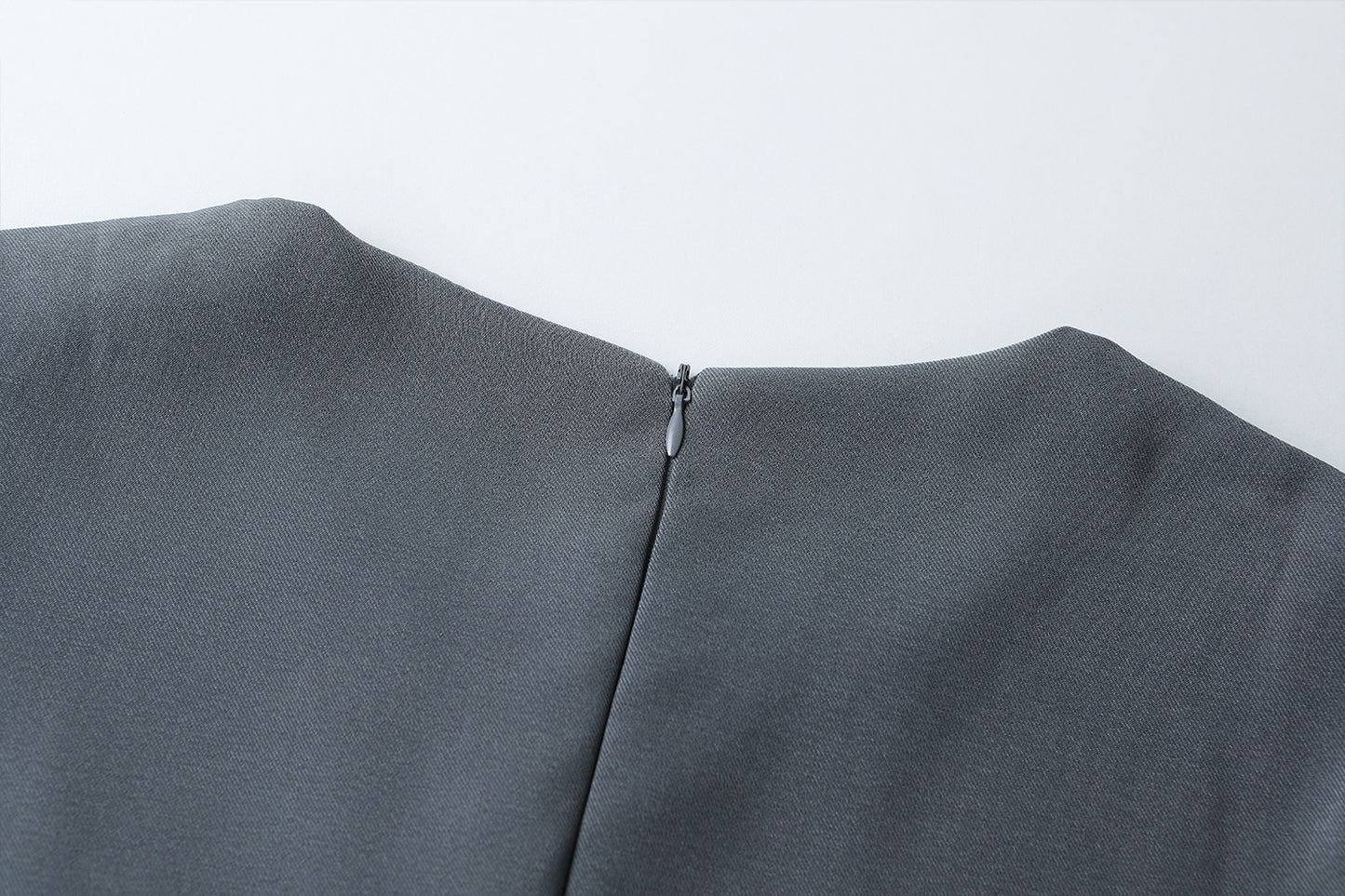 Gentle Feminine Pleated Dress With A Bow For Slimming Look