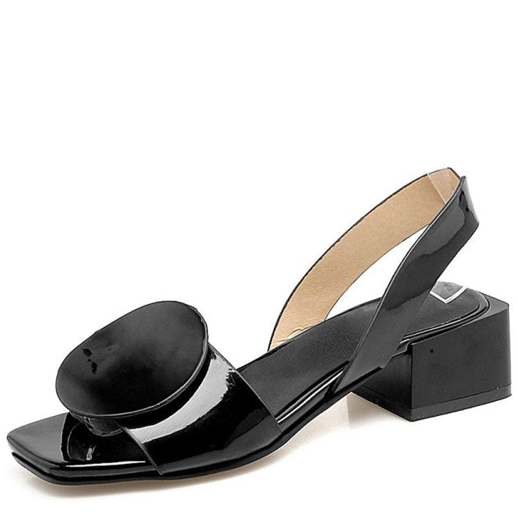 Store dekorative sandaler med runde eller firkantede design