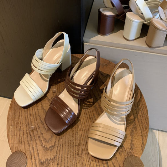 Enkle sandaler med tyk hæl til kvinder med én rem