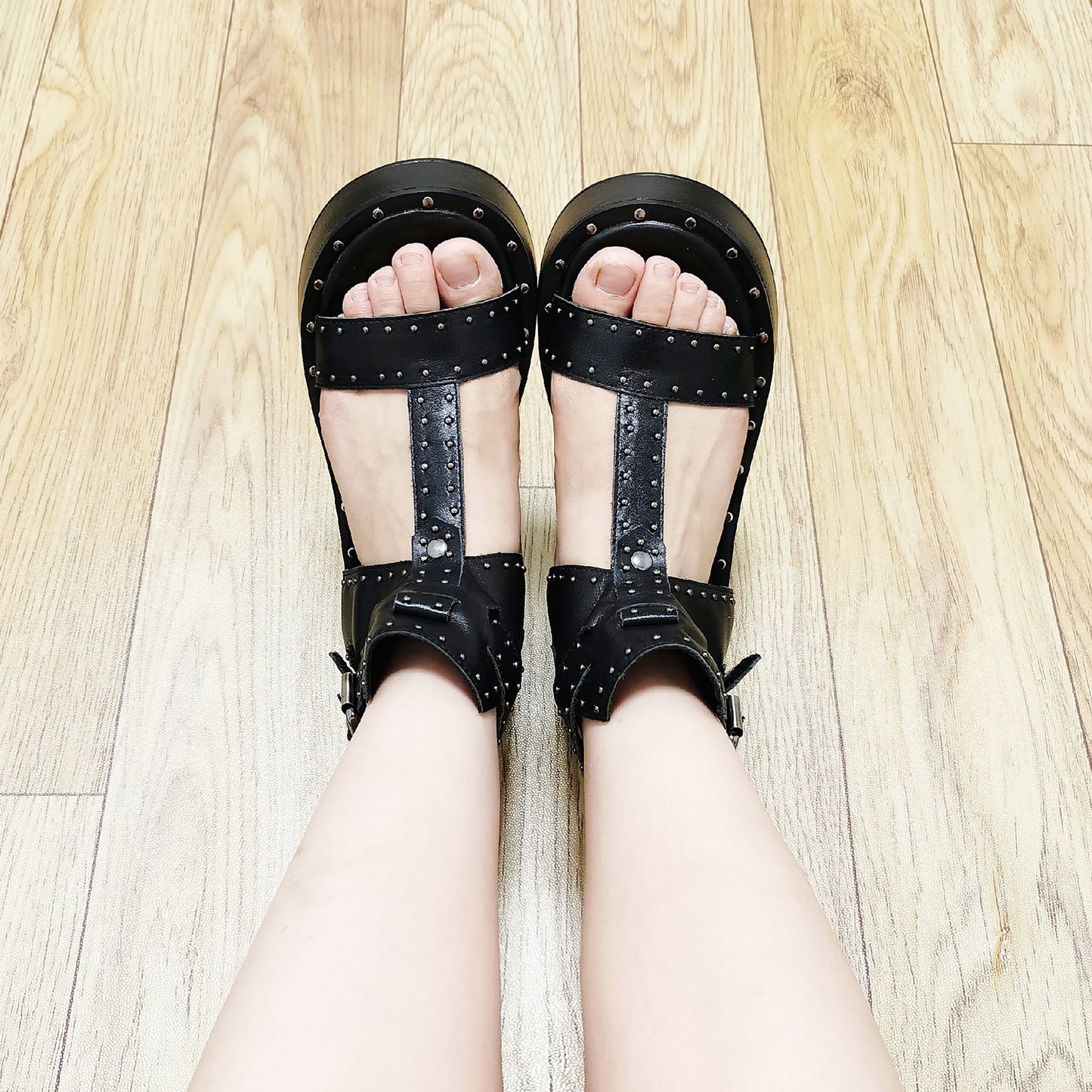 The New Harajuku Motorcycle Style And Handsome Platform Ladies Leather Sandals Belt Buckle Rivet Wedge Roman Sandals