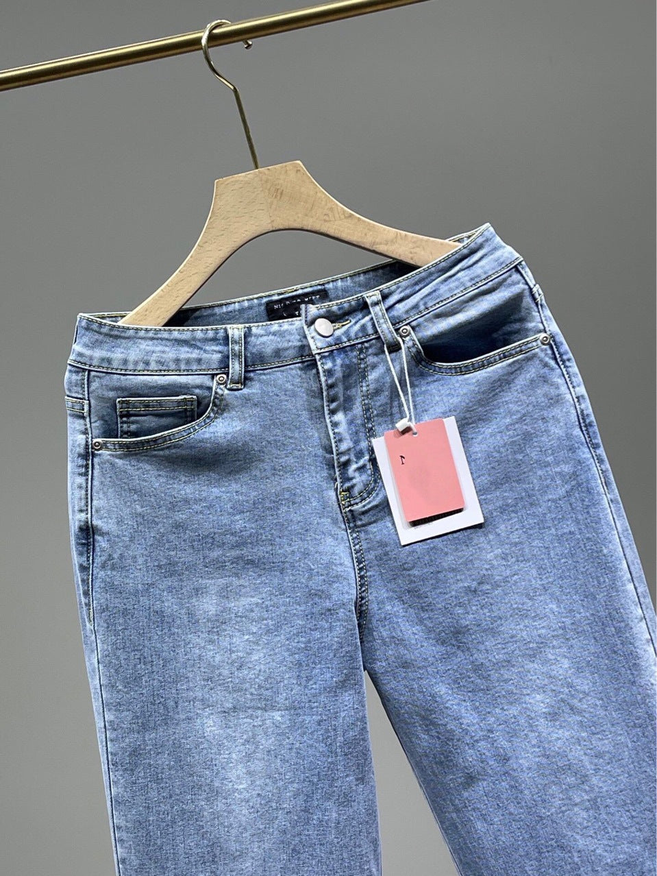 Damejeans med sideslids, høj talje og lige ben til foråret
