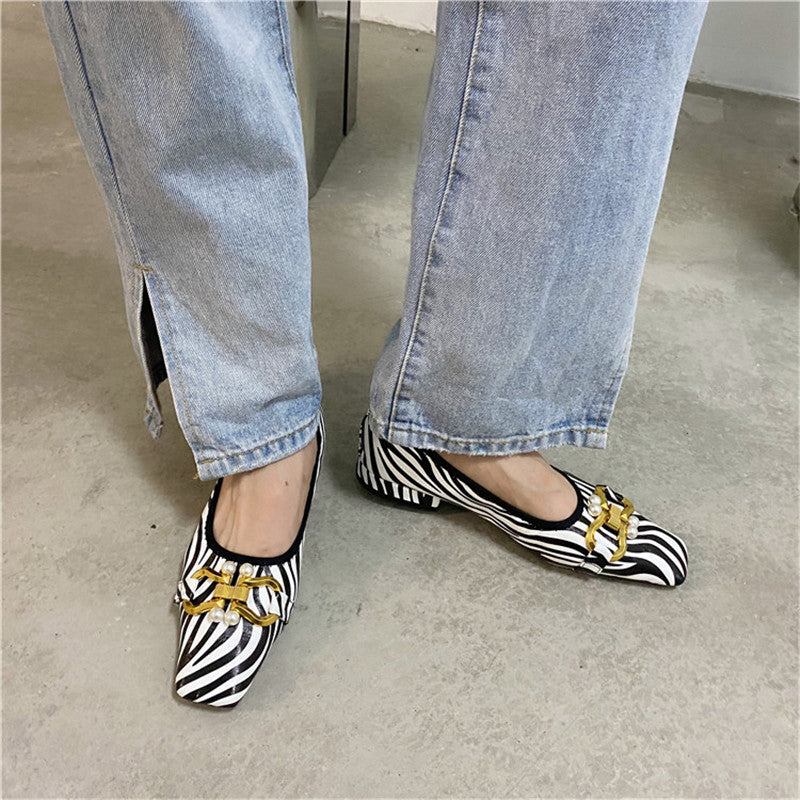 Square Toe Flat Shoes With Soft Sole And Pearl Metal Buckle