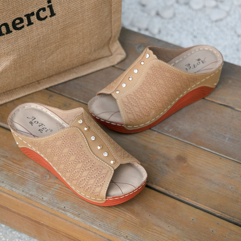 New Summer Ladies Sandals Casual Slope With Thick-Soled Beach Holiday Sandals Plus Size Slippers Women