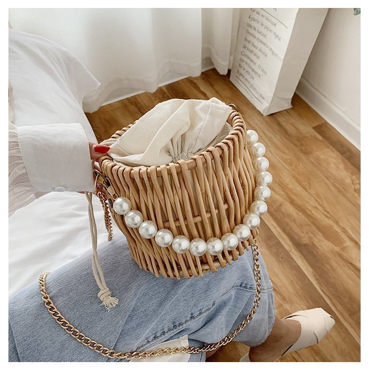 New Fashion Korean Version Red Pearl Portable Fashion Rattan Bucket Messenger Bag