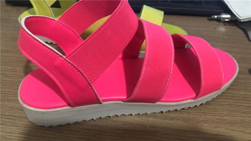 Damesandaler med flade såler og tykke såler