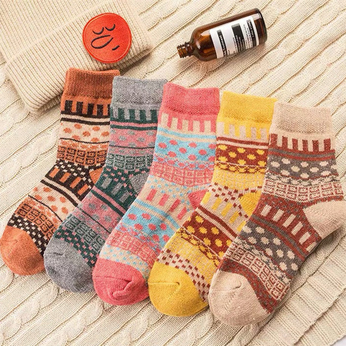 Ethnic Style Thick And Warm Ladies Rabbit Wool Socks With Four Love Hearts