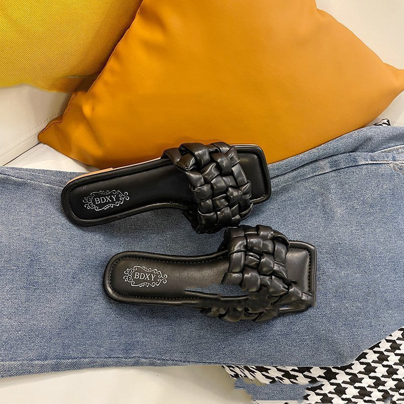 Casual And Comfortable Flat-bottomed Fashion Sandals And Slippers Stand Alone Large Size Sandals And Slippers