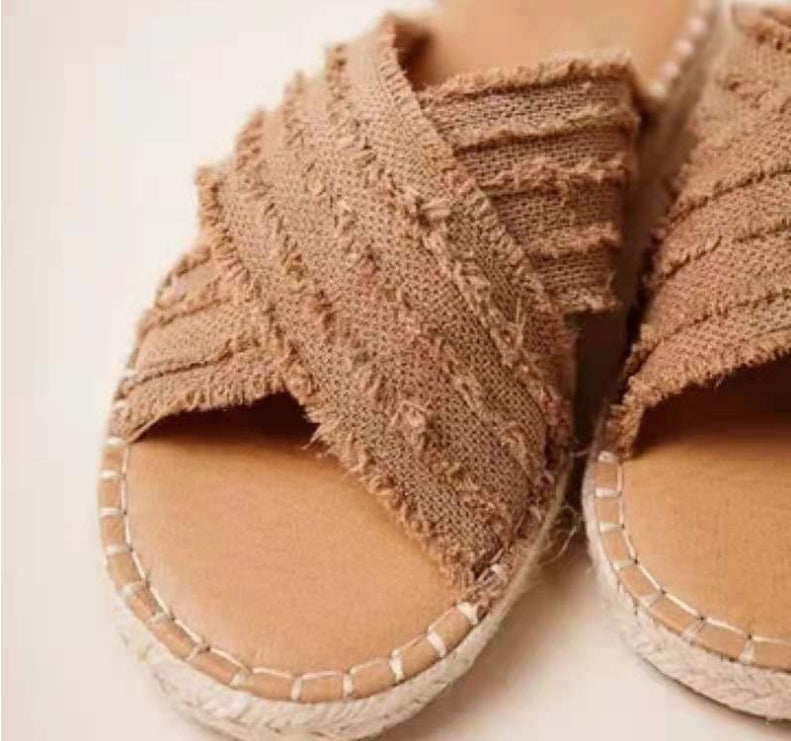 Flade Tåsandalet i Stor Størrelse til Kvinder - Flade Kryds-Slippers til Kvinder