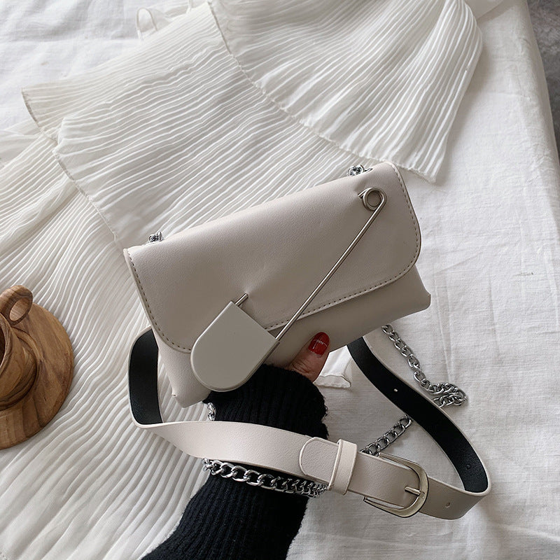 Niche chain belt bag