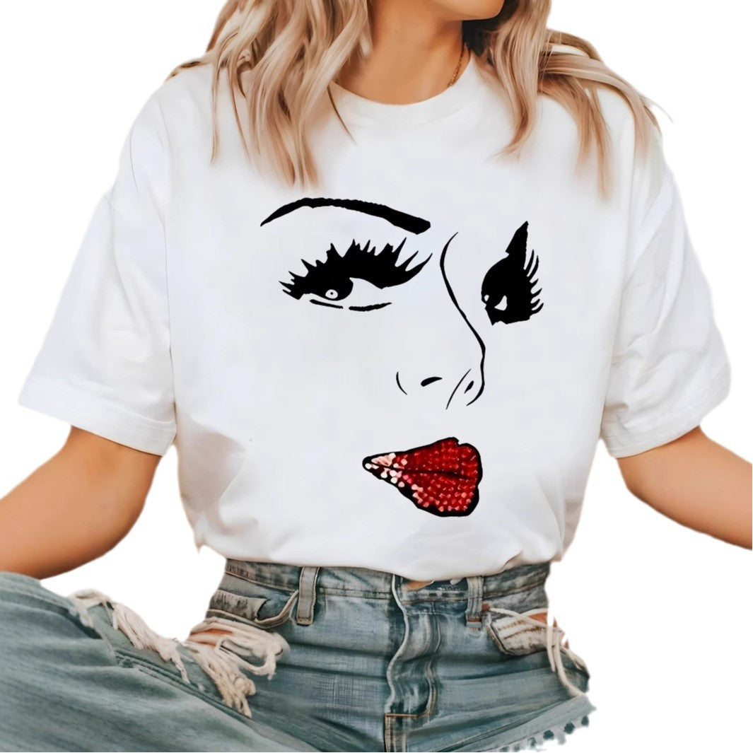 Løstsiddende kortærmet T-shirt med læbeprint