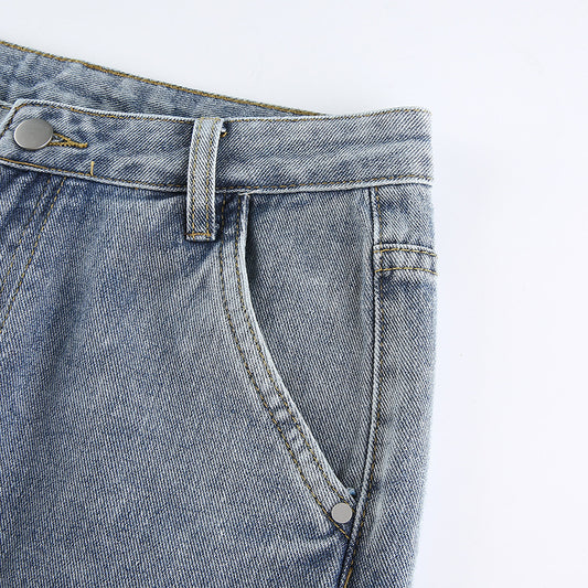 High-waisted trousers with large pockets