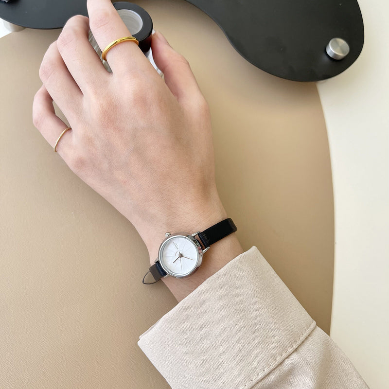Simple And Exquisite Belt Quartz Women's Watch