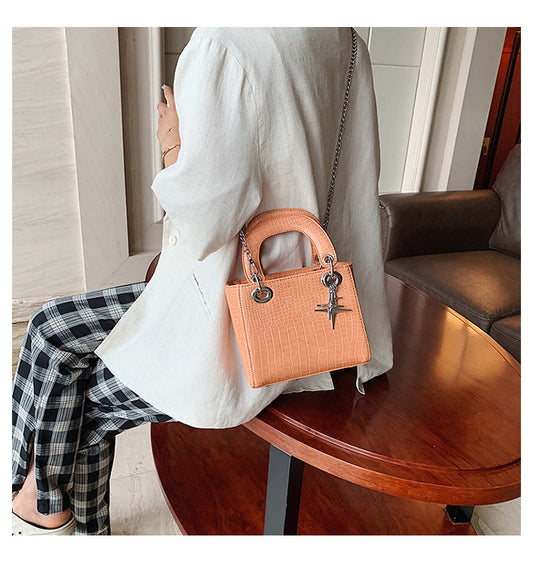 Fashion all-match portable chain shoulder messenger bag
