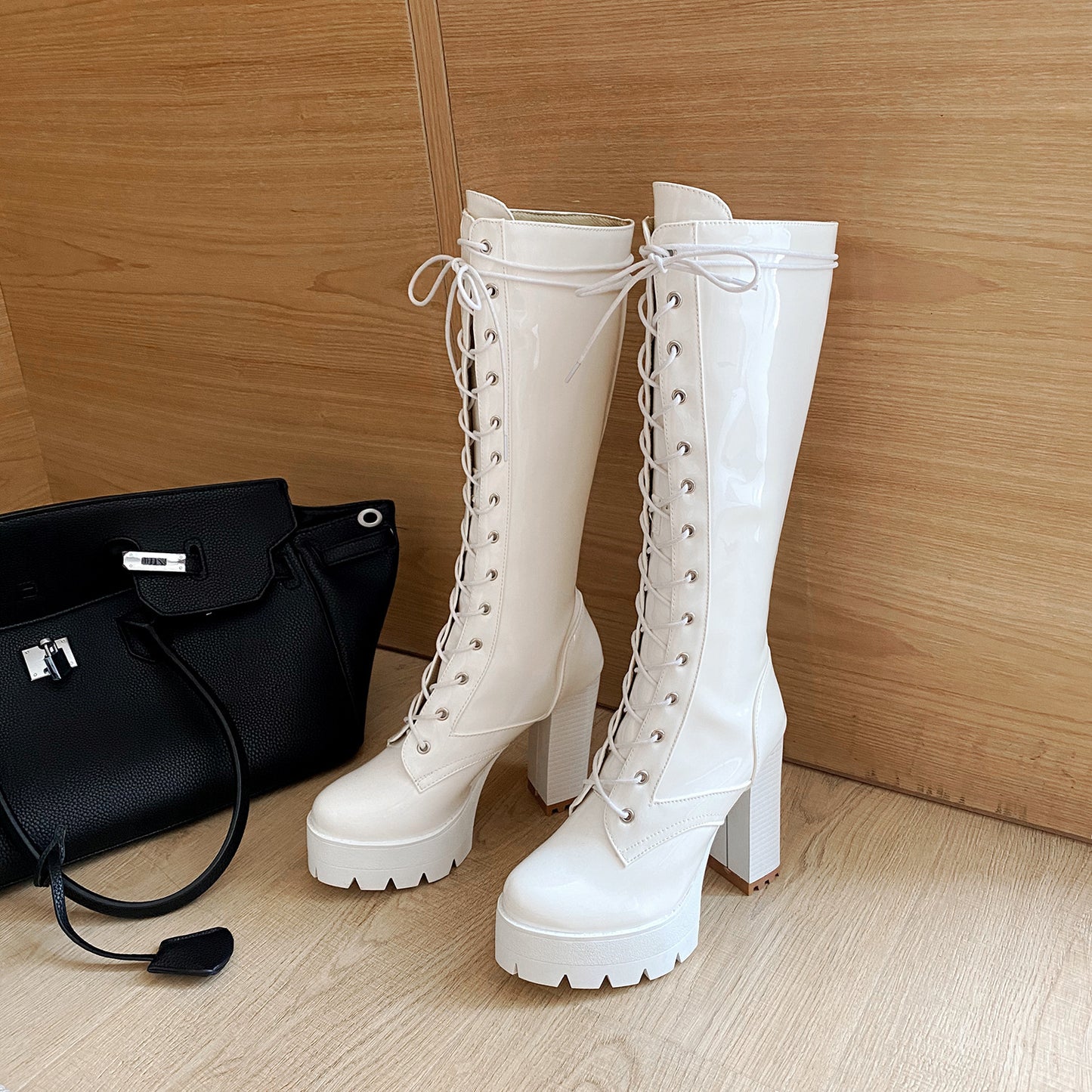 Large size lacquered front lace-up thick heel boots