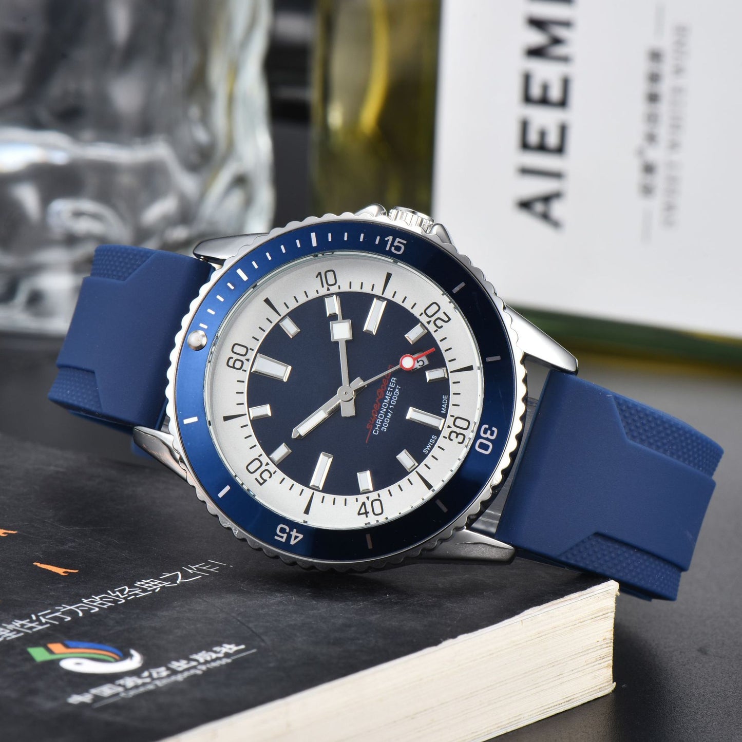 Stylish Mens Quartz Watch With A Silicone Strap