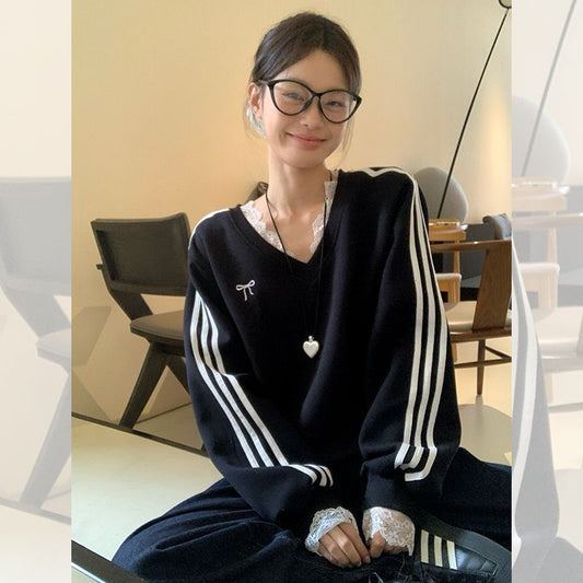 Womens American-style Black V-Neck Long-Sleeve Sweatshirt