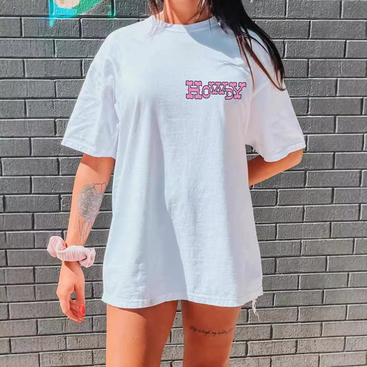 Løstsiddende T-shirt med rund hals og all-round bogstavprint samt korte ærmer