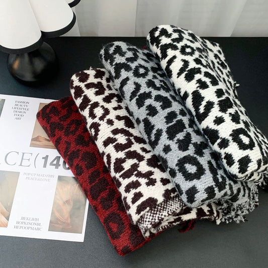 Varmt og stilfuldt leopardfrynset tørklæde sjal to-i-én
