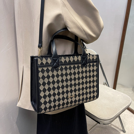 Fashion Textured One-shoulder Messenger Bag