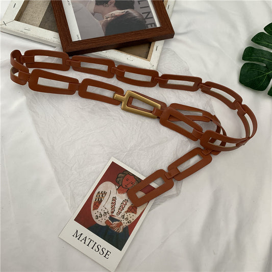 Wide waistband with hook chain
