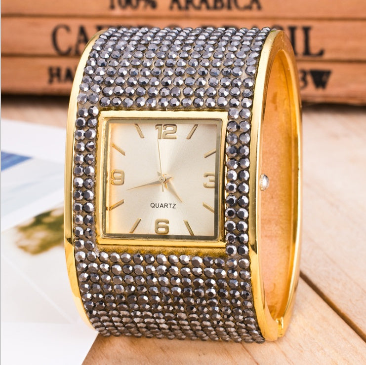 Diamantbesat modeur
