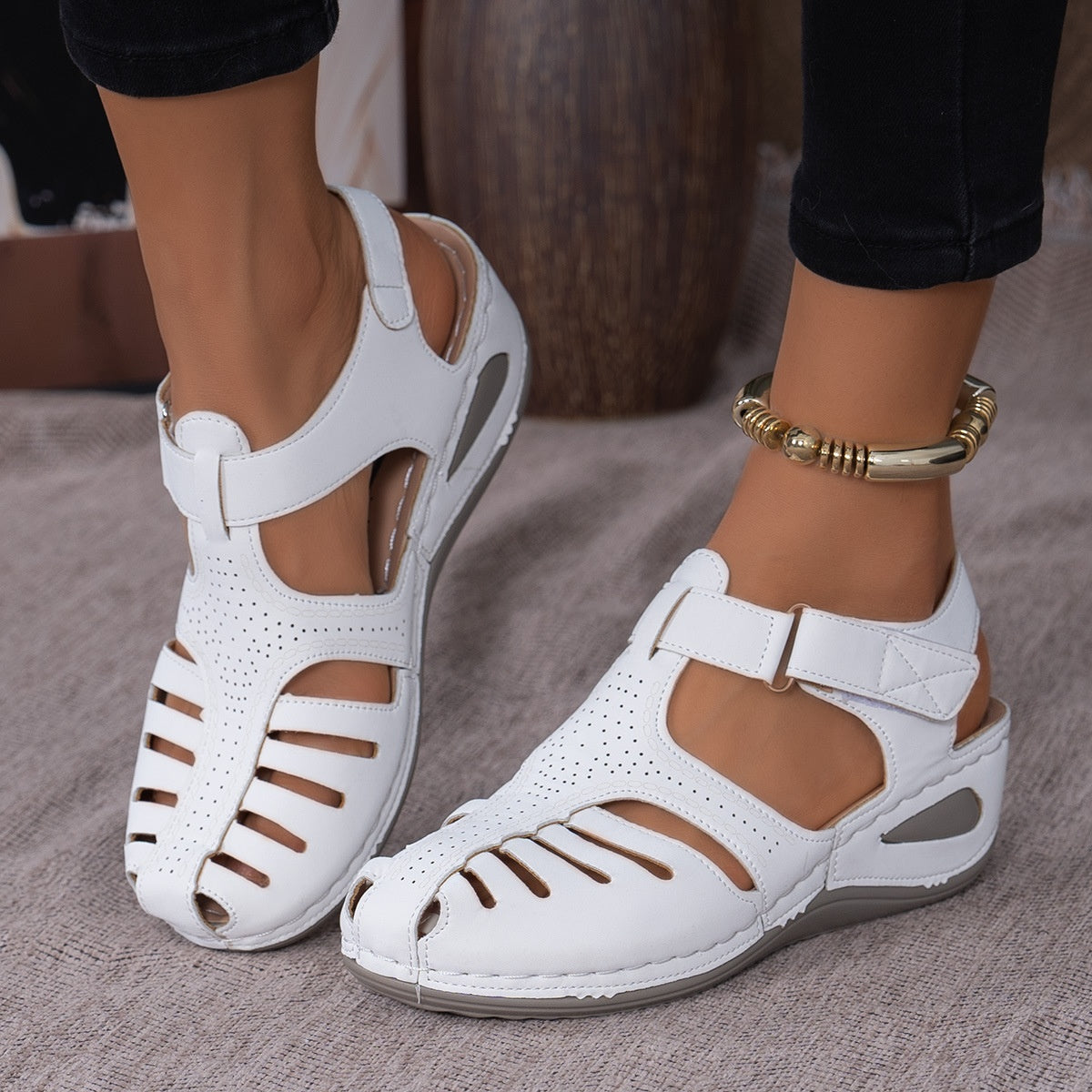 Baotou Hollow One-line Wedge Sandals