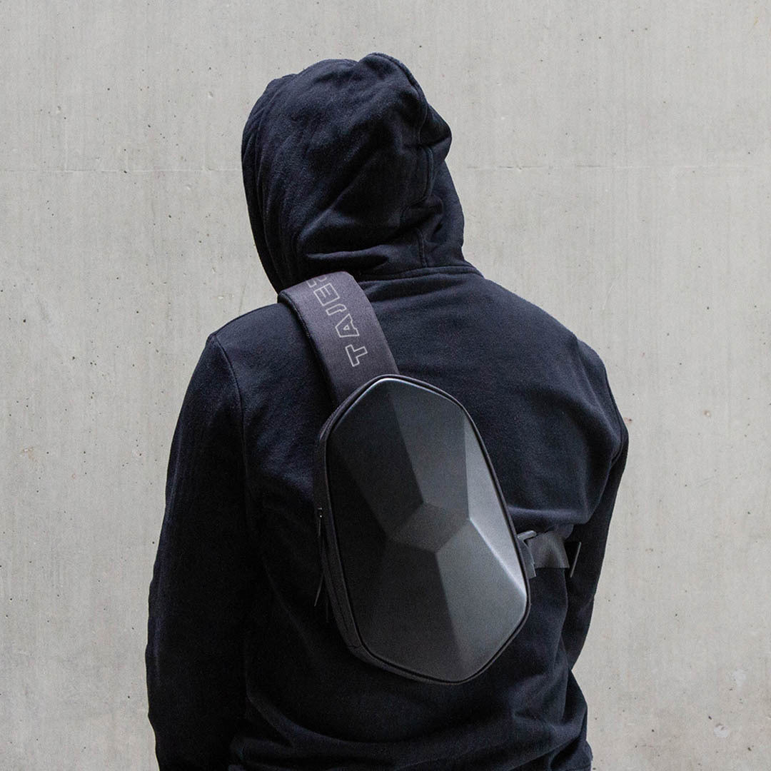 Polyhedron chest pack