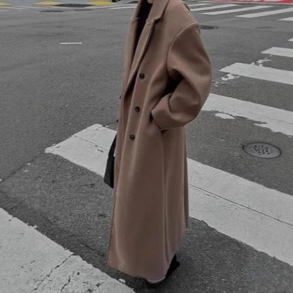 Elegant Commuter-style Wool Coat With A Tailored Lapel Long Length And Classic Retro Vibe