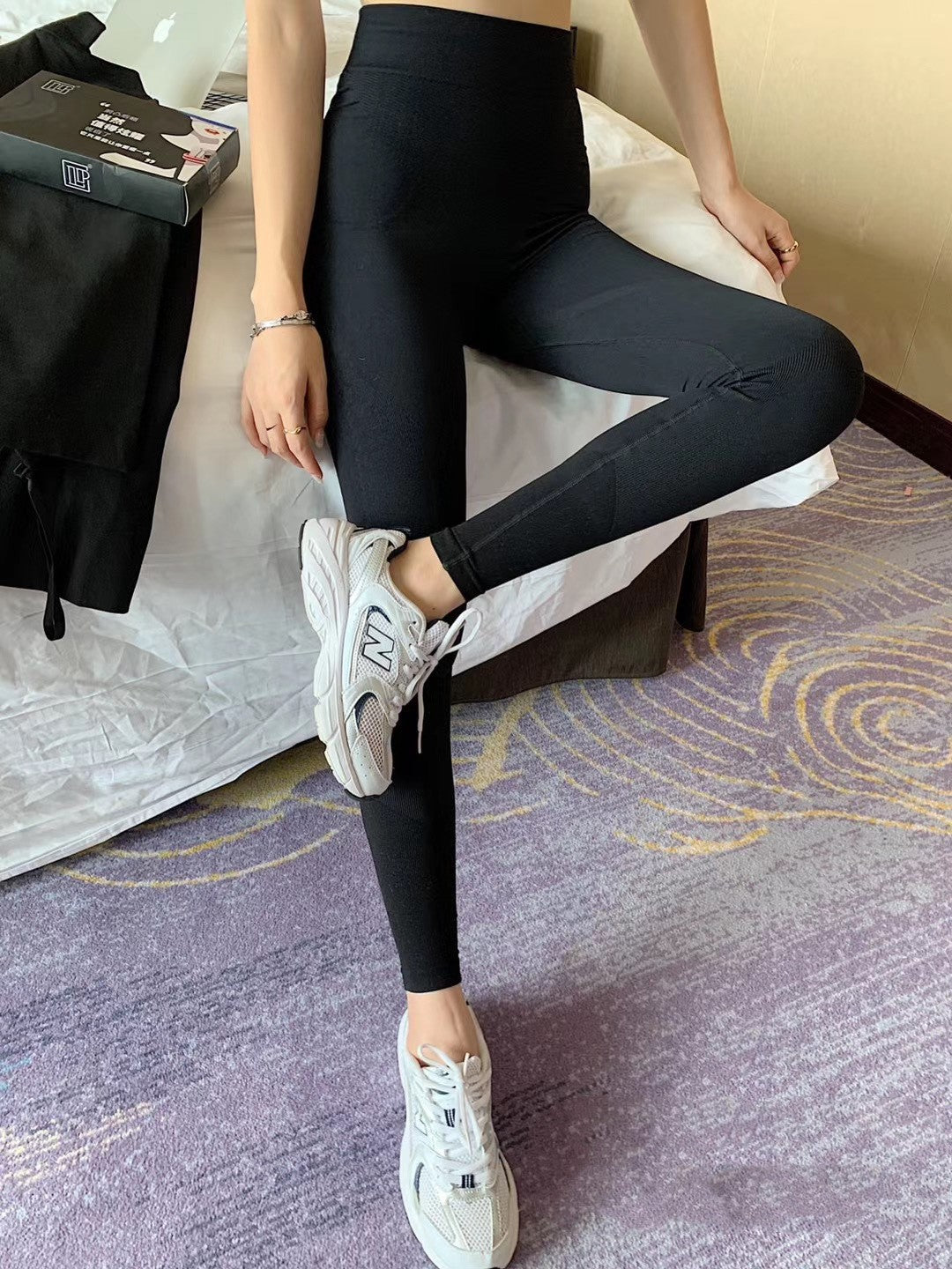 Women's high-waisted abdomen and hips yoga pants