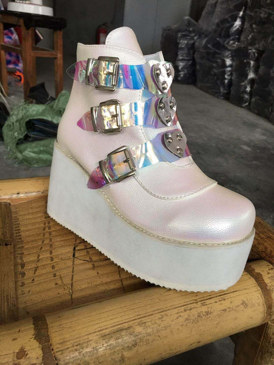 Women's casual shoes with high buckle