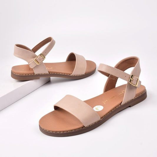 Roman women's shoes with a buckle