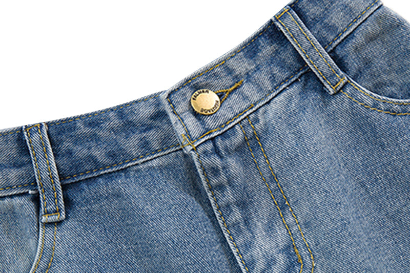 Denimshorts til damer med rippede kanter og sommerdesign
