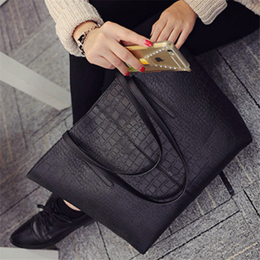 The new spring and summer fashion handbags EuropeShoulder Bag Handbag simple fashion