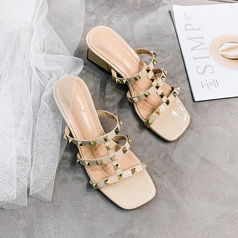 Square toe chunky heel shoes