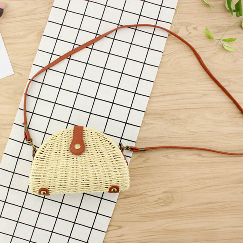 Semicircular mini straw bag